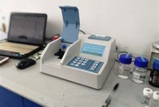  測量水中溶解氧時是否需要攪拌樣品？